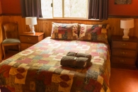 Chalet2QueenBed-1w